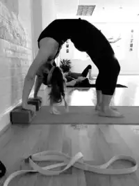 Yoga Poses Wallpapers Screen Shot 4