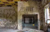 Abandoned Ruined House Escape Screen Shot 4