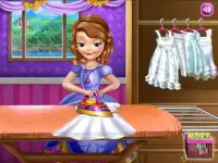 Young Princess Laundry Wash Day - Ironing clothes Screen Shot 5