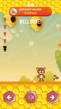 The Dodging Bear: Dodge the falling beehives Screen Shot 1