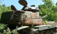 Брошенный танк лес побег Screen Shot 1