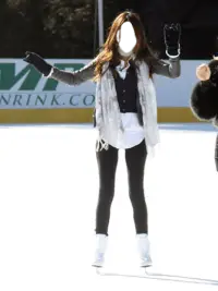 Girls Ice Skating Selfie Screen Shot 0