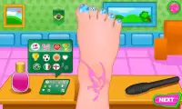 Big foot doctor game Screen Shot 6